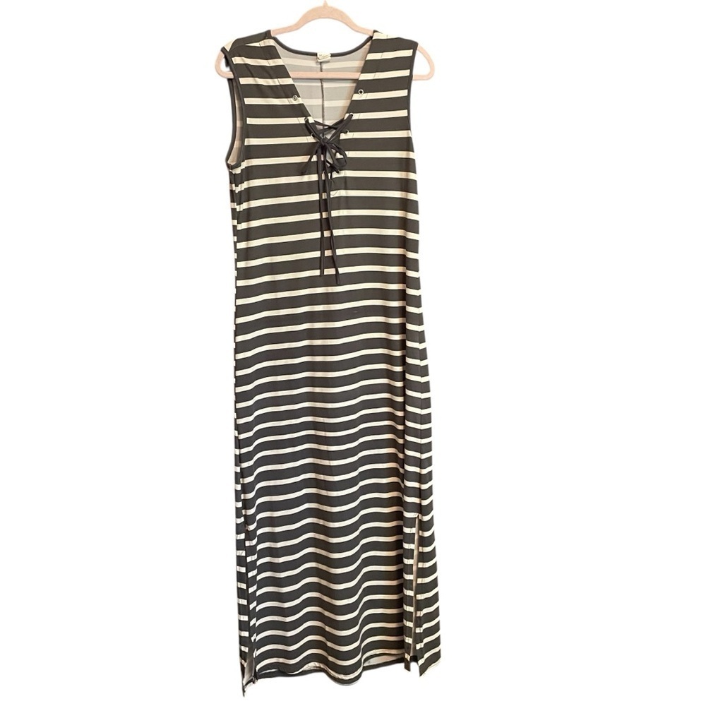 Beach by Exist sleeveless Maxi/ v-neck-lace-up detail at the front-Size Medium